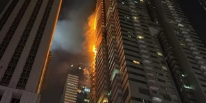 Grande incêndio atinge arranha-céu de 62 andares em Dubai