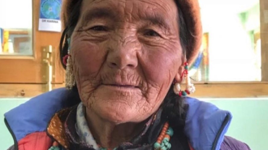 Mulher de 45 anos, moradora do vale de Zanskar, Índia