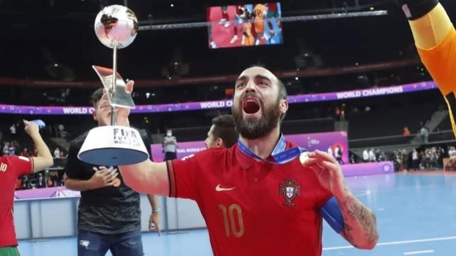 Ricardinho, lenda do futsal, vai jogar a Kings League Brasil