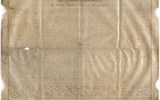 Cópia da Declaração de Independência dos Estados Unidos encontrada no West Sussex Record Office, no sul da Inglaterra 