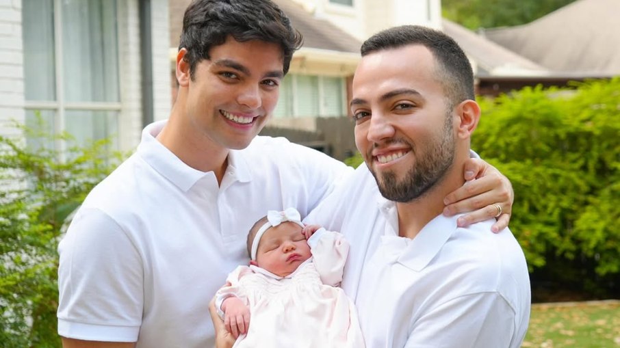 Lucas Bley e Lucas Rangel com Mia