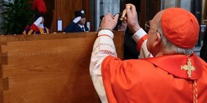 VÍDEO: Vaticano divulga imagens do sepultamento restrito do Papa