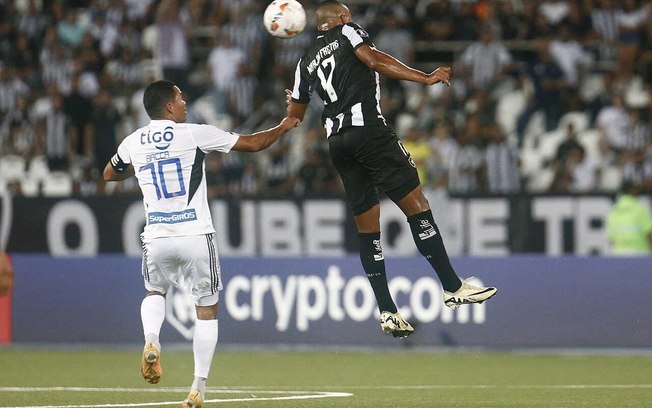 Alvo do Vasco, Marlon Freitas foi titular na derrota do Botafogo na Libertadores