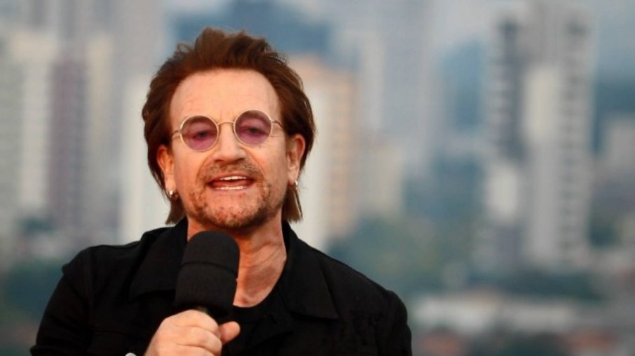 Bono, vocalista da banda U2, descobre meio-irmão 