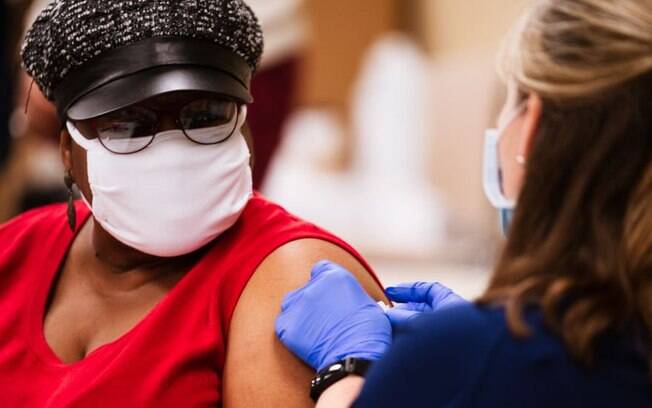 Vacina contra covid: por que programa de imunização americano foi classificado de 'caótico' pela própria Casa Branca