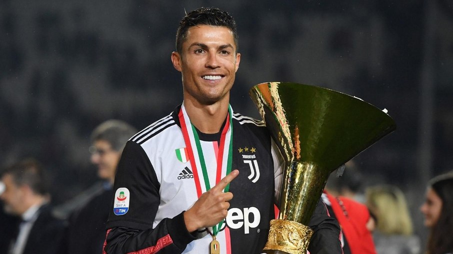 Cristiano Ronaldo abdicou de salários da Juventus durante pandemia