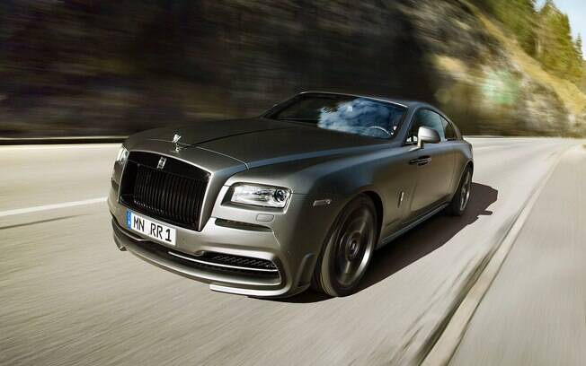 Rolls-Royce Wraith: Opção intermediária da marca — acima do Ghost — é regado de luxo, mas não abandona o desempenho