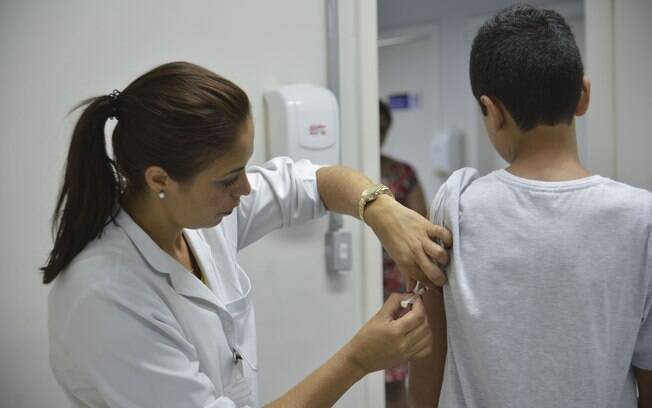 Crianças a partir dos 9 meses até adultos com 59 anos devem se vacinar contra febre amarela