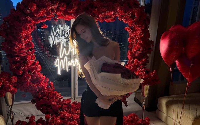 Richarlison pede Amanda Araújo em casamento em hotel de luxo em Londres