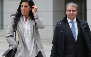 Escândalo do beijo: ex-dirigente condenado por agressão sexual