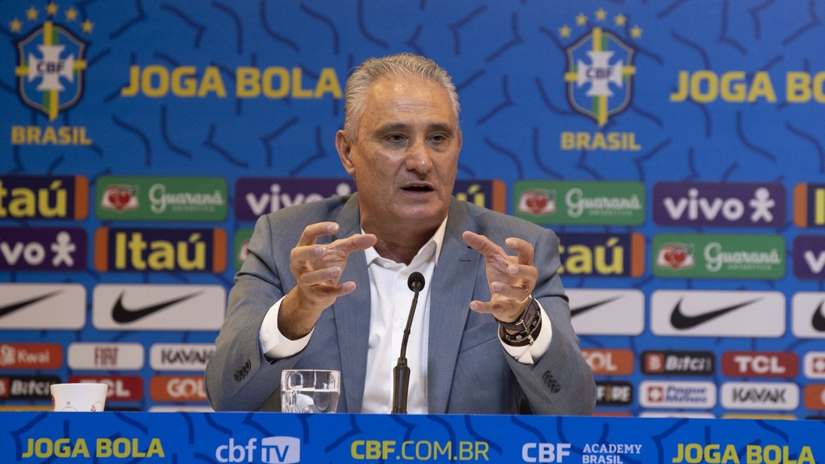 Tite destaca bom momento do atacante Pedro