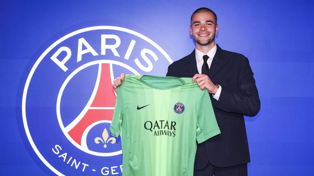 Substituto de Donnarumma leva frango em estreia pelo PSG Substituto de Donnarumma leva frango em estreia pelo PSG