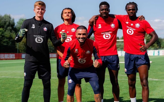 Jogadores do Lille durante treinamento da equipe