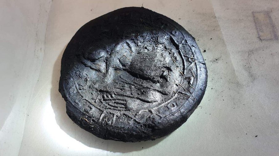 Pão de 1.300 anos, com a imagem de Cristo estampada é encontrado na Turquia. encontrado