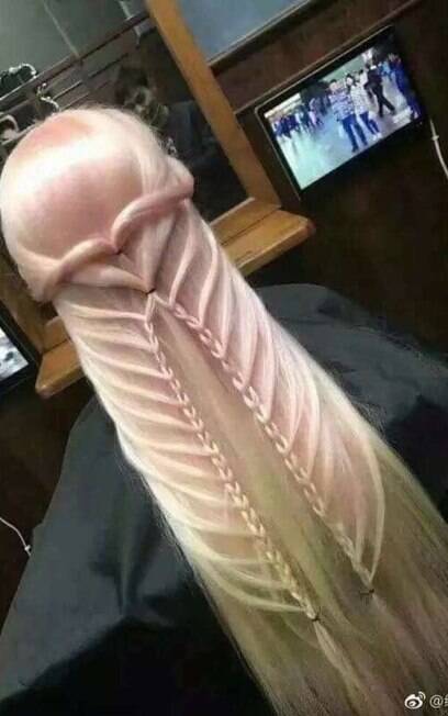 A forma como a trança foi feita no cabelo da mulher causou uma ilusão de ótica que confundiu muitos convidados cabelo com trança