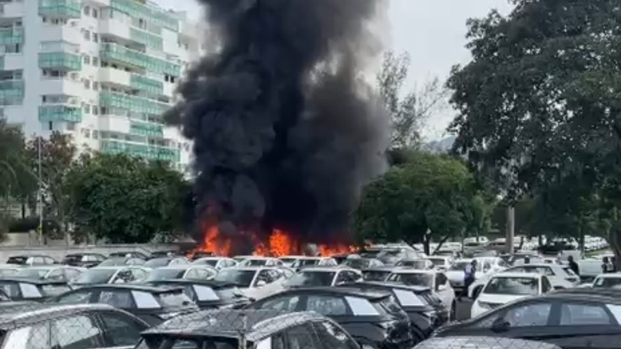 Queda de helicóptero no Recreio dos Bandeirantes