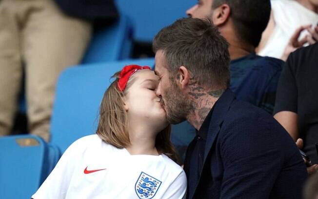 Beckham dá selinho em sua filha Harper