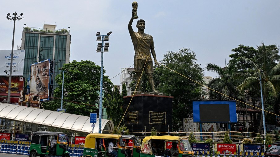 Estátua de Messi com 21 metros vai ser retirada na Índia