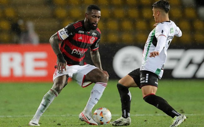 Gerson em campo no jogo entre Palestino e Flamengo
