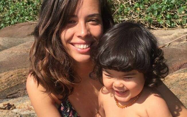 A relação de Camila com a amamentação começou a mudar quando ela passou a amamentar a filha com a mamadeira