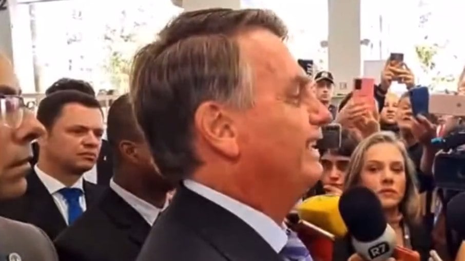 Bolsonaro não quis falar sobre a faixa presidencial