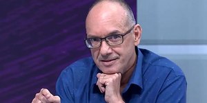 Comentarista da Globo volta ao trabalho um mês após internação