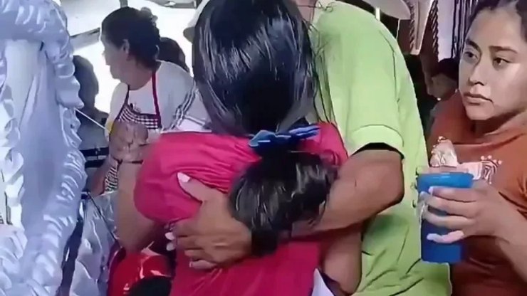 Embarcação com mais de 20 pessoas afunda