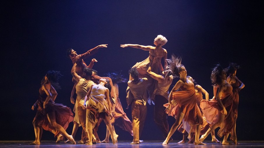 Cia de Dança de Cubatão abre a primeira Gala das Estrelas Cia de Dança de Cubatão abre a primeira Gala das Estrelas