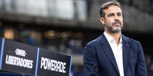 Técnico do Cruzeiro critica Pedro, do Flamengo, por "encenação"