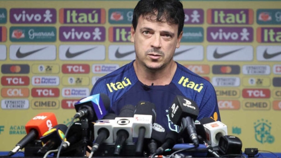 Fernando Diniz concedeu entrevista coletiva após a derrota do Brasil