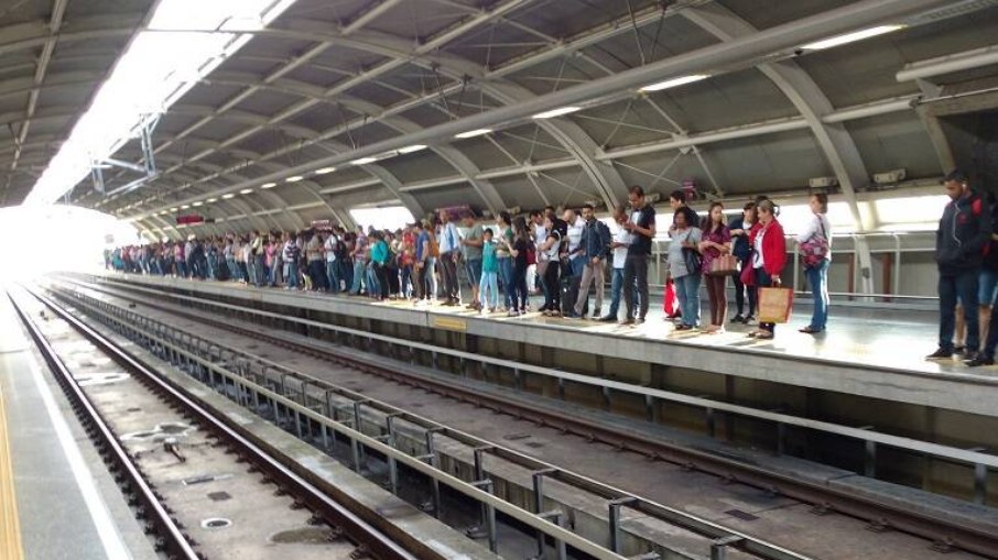 Linha 5-Lilás deve ser completamente entregue em 2018 – ainda neste ano, quase todas as estações vão passar a funcionar Linha 5-Lilás deve ser completamente entregue em 2018 – ainda neste ano, quase todas as estações vão passar a funcionar
