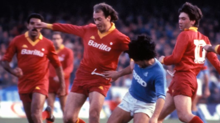 Carlo Ancelotti e Falcão marcam Maradona