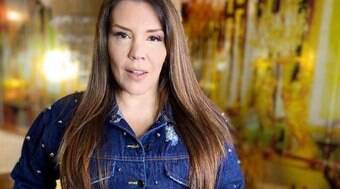 Simony usa peça única e seguidores aprovam: 