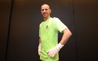 Ex-Flamengo, goleiro Paulo Victor é anunciado por equipe turca