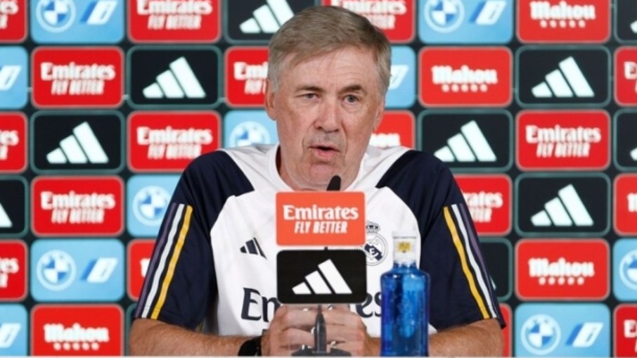 Carlo Ancelotti nega busca do Real Madrid por reforços na janela de janeiro