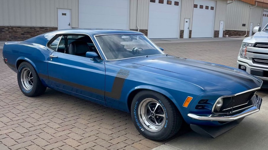 Quarenta anos após o acordo entre pai e filho, o Mustang voltou a brilhar, preservando marcas do tempo e detalhes originais de fábrica