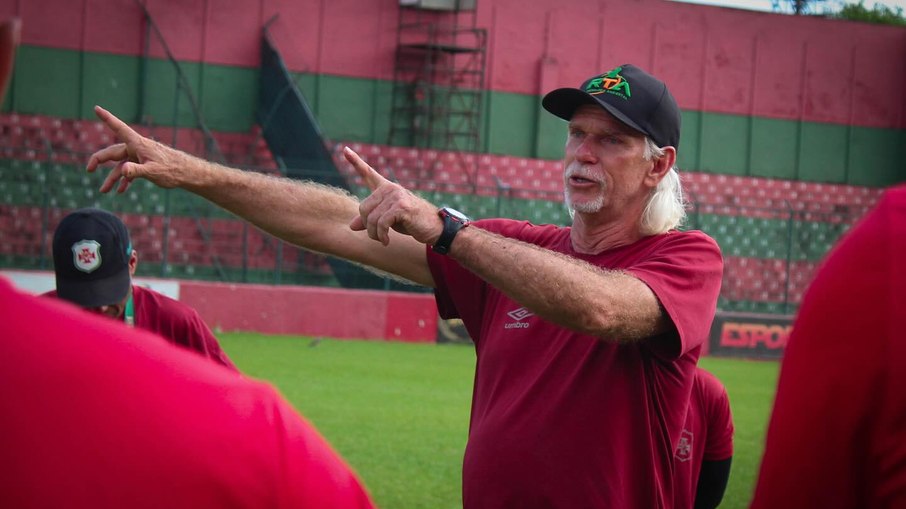 Técnico Sérgio Guedes, da Portuguesa Santista, passa por cateterismo após sofrer infarto