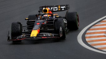 Verstappen sobra na manhã do 1º dia de testes da F1 no Bahrein