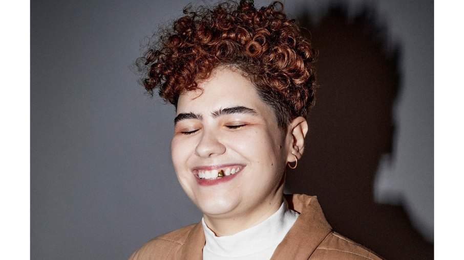 Bruna Mendez se apresenta pela primeira vez no Festival Bananada e leva ao palco o álbum “Nem Tudo é Amor”, lançado em 2024