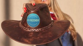 Vaza vídeo de arrumação da área externa da casa