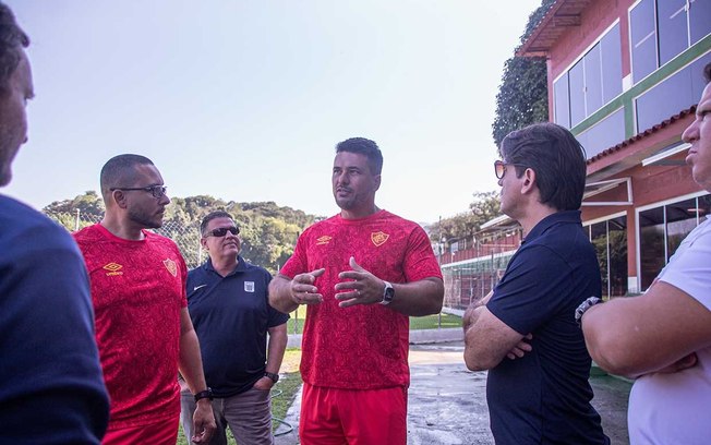 Base do Fluminense recebeu comitiva do Alianza Lima no CT Vale das Laranjeiras, em Xerém 