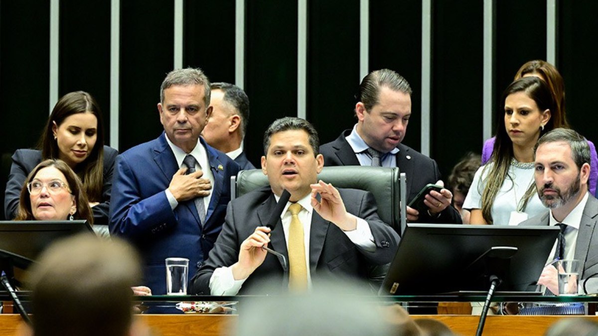Congresso legaliza ‘compra de votos’ no Brasil