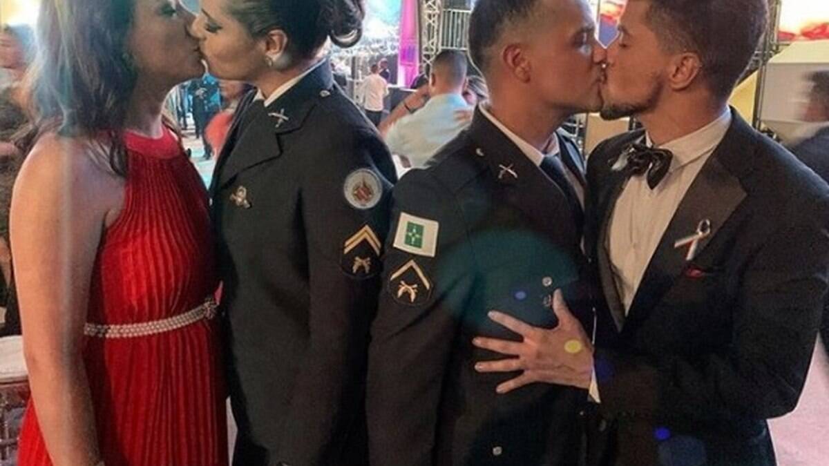Henrique Harisson Costa passou por isolamento e discriminações na PMDF após publicar foto beijando o namorado em sua formatura, em 2020