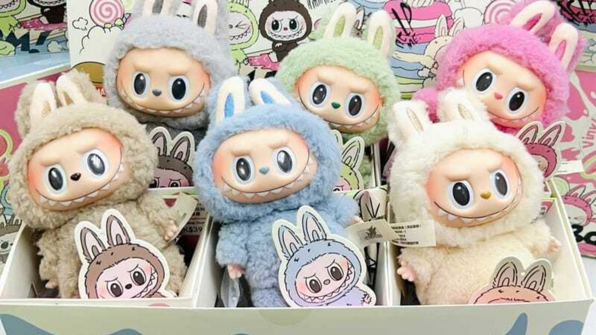 O boneco Labubu se tornou febre após celebridades postarem fotos com eles O boneco Labubu se tornou febre após celebridades postarem fotos com eles
