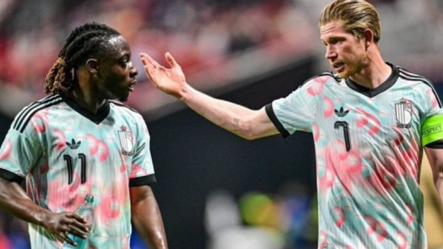 Kevin De Bruyne e Jeremy Doku foram substituídos antes do apito final