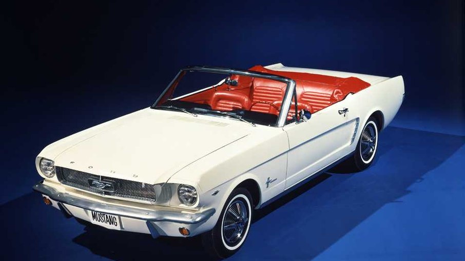 As linhas clássicas do automóvel da Ford sempre cativaram os mais exigentes gostos por carros esportivos.