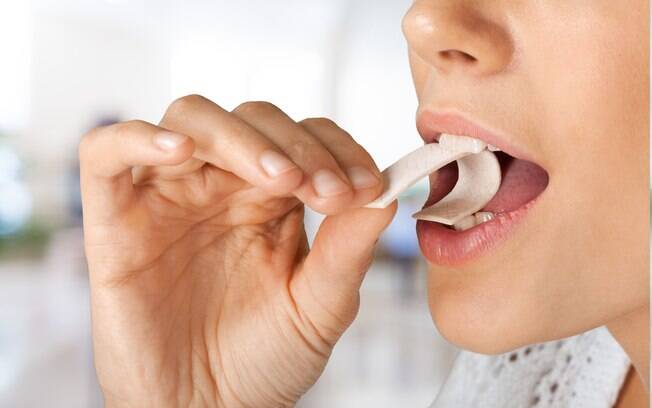 Chiclete pode detectar câncer analisando a saliva; produto ainda está em fase de testes