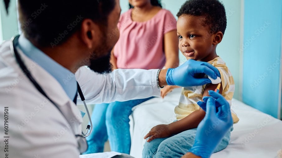 Vacinação infantil cresce em 2023 no Brasil