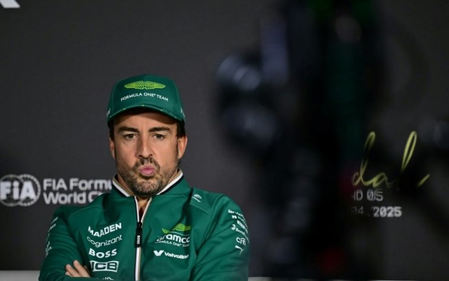 Fernando Alonso durante una coletiva de imprensa na véspera dos treinos livres do GP da Arábia Saudita de Fórmula 1 em Jidá, em 17 de abril de 2025 Fernando Alonso durante una coletiva de imprensa na véspera dos treinos livres do GP da Arábia Saudita de Fórmula 1 em Jidá, em 17 de abril de 2025