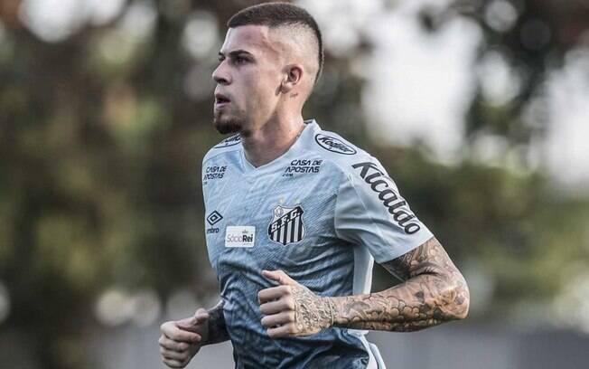 De saída do Santos, Jobson treina parte física e contrata personal